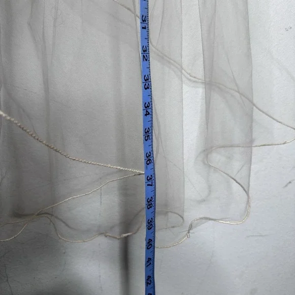 Vintage Handmade Bridal Veil Adorned With Lace And Pearls approx 40 in - Picture 8 of 8